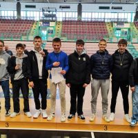 Unsere Jungenmannschaft J III/1, die beim Bezirksfinale Schwimmen den 3. Platz belegte, bei der Siegerehrung